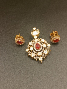 Juego de Colgantes Chapados en Oro Vintage de Amaira Jewels, Diseño de Flor con Corte de Pera Doble en Rojo, Joyería de Boda para Mujer SM-860, Chapado en Oro sobre Plata - Product Image 6