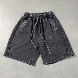 Shorts amples en molleton 100% coton, 400 GSM, effet délavé, coupe décontractée, style streetwear, avec logo brodé. - Product Image 2