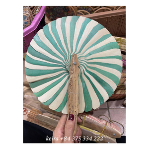 Abanico Tradicional Rústico Hecho a Mano con Hoja de Coco, Diseño Texturizado de Palma Natural, Ecológico para Decoración del Hogar Tropical y Espacios Creativos - Product Image 1