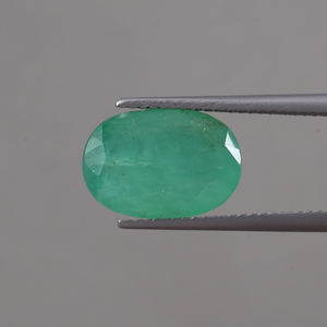 Esmeralda Natural Certificada IGI, Venta al por Mayor, 6.48 Quilates, Corte Ovalado 13x9mm, Excelente Calidad, Verde Claro, Tratada con Calor, Joyería Fina - Product Image 1