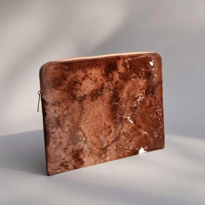 Funda Protectora para Tablet Estilo Western con Piel Natural, Hecha a Mano, Funda para Laptop de Piel de Vaca Vintage LLS-0206 - Product Image 1