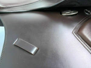 Sillín inglés de salto de cuero Premium exclusivo, nuevo diseño, sillín de caballo de estilo occidental para una conducción cómoda - Product Image 5