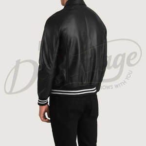 Chaqueta Bomber Varsity de Cuero Negro para Hombre con Mangas de Cuero Blanco Genuino y Puños Acanalados a Rayas, Estilo Clásico de Béisbol - Product Image 2