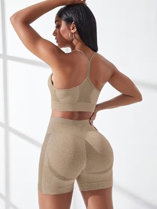 Ensemble de sport d'été sans couture pour femme, débardeur fitness à fines bretelles en Y et short sculptant et liftant les fessiers - Product Image 5