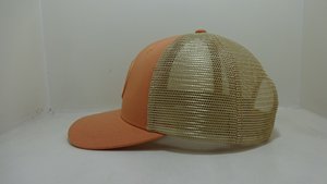 Gorra Trucker Personalizada al por Mayor, Color Naranja Quemado, 6 Paneles, Malla Estructurada, Perfil Medio, Visera Precurvada, con Lindo Logotipo Bordado de Gato - Product Image 3