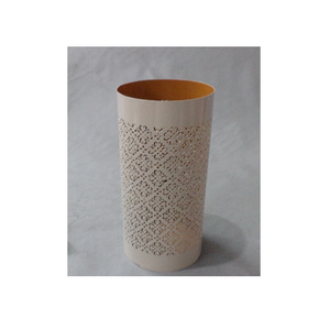 Porte-bougie décoratif en fer perforé, design cylindrique à découpe diamantée, finition bicolore, fait main, écologique, Noël - Product Image 1
