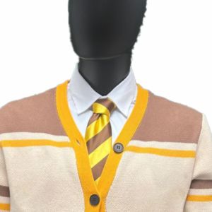 Cardigan unisexe en acrylique tricoté, col en V, marron doré, avec logo brodé, pour la fraternité grecque Iota IPT, en velours d'hiver - Product Image 4