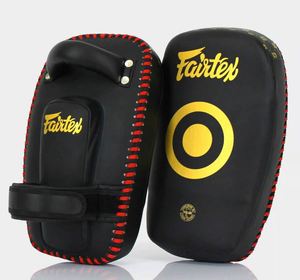 Pads de frappe Muay Thai robustes et confortables en cuir PU et rembourrage en mousse pour l'entraînement professionnel de kickboxing - Product Image 2