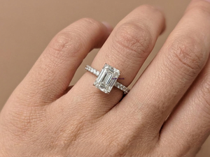 Bague de fiançailles en diamant de laboratoire taille émeraude certifiée IGI, style classique pour femme avec diamants latéraux, or blanc 14 carats, cadeau de mariage - Product Image 4