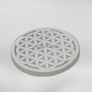 Pierre de guérison naturelle cristal sélénite poli Om symbole gravé sélénite disque de charing pour la décoration et la thérapie Orgone - Product Image 5