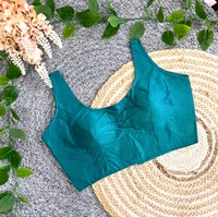 Blouse à col rond imprimée florale style Bollywood avec broderie et dos ouvert, manches courtes, en soie Hevi infroissable, idéale pour les mariages