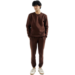Ensemble de survêtement personnalisé pour homme, pull et pantalon de survêtement marron foncé, col rond minimaliste, taille élastique côtelée, vente en gros OEM - Product Image 1