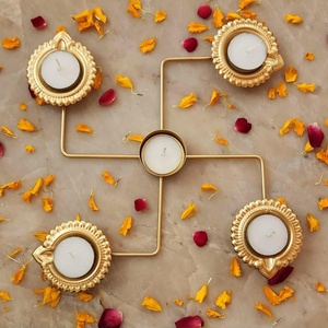 Juego de Lámparas de Aceite Tradicionales de Latón para Diwali, Diseño Geométrico, Varias Piezas, para Ceremonias Religiosas, Uso Decorativo - Product Image 1