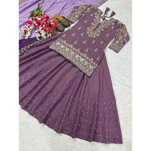 Conjunto de ropa de fiesta para mujer de diseñador Lehenga con bordado y secuencia de trabajo superior e inferior de diferentes estilos - Product Image 1