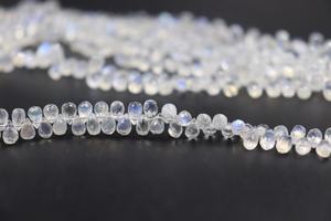 Pierre de lune arc-en-ciel naturelle de qualité AAA à facettes 5*7mm gouttes de briolette perceuse latérale de 8 pouces pour la fabrication de bijoux - Product Image 4