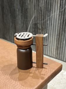 Brûleur d'encens arabe Mubkhar en bois esthétique, support d'encens Oud, accessoires de parfum d'intérieur de luxe et décoration du Ramadan - Product Image 3