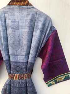 เสื้อคลุมอาบน้ำผ้าไหมเนื้อนุ่มหลากสี ยี่ห้อ Regal House Wear ชุดนอน เสื้อคลุมสไตล์อินเดีย วินเทจ ทำจากผ้าไหมซารีรีไซเคิล ขายส่ง - Product Image 6