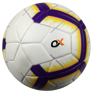 Ballon de football gonflable léger en cuir PVC/PU thermocollé de haute qualité, écologique, avec vessie en butyl, fabriqué par Oxva Industries - Product Image 2