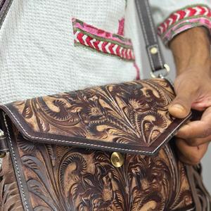 Bolso Bandolera Bohemio de Cuero Genuino, Impermeable y Antirrobo, con Borlas y Cierre de Cremallera, Color Marrón, para Mujer, Estilo Rajasthan - Product Image 4