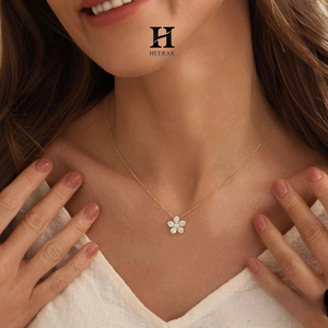 Collier élégant en or 14 carats avec pendentif floral en diamant, bijoux fins minimalistes pour femmes - Product Image 4