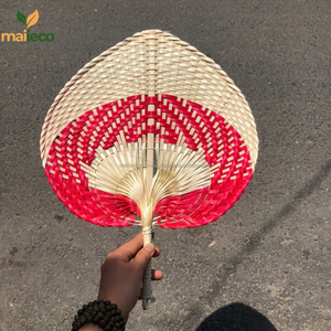 Ventiladores de mano de tejido artesanal de bambú con diseño de corazón impreso al por mayor de Vietnam de alta calidad - Product Image 4