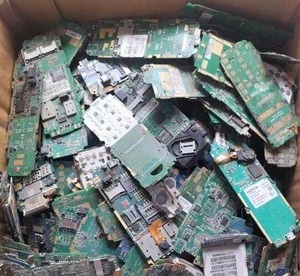 Déchets de téléphones portables en gros avec modèles variés, idéaux pour le recyclage et le traitement de composants électroniques de grande valeur disponibles - Product Image 3