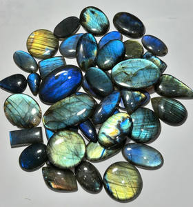 Cabochon en Labradorite naturelle faite à la main pierre précieuse en vrac de forme et de taille mélangées pour la fabrication de bijoux - Product Image 1