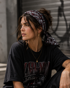Bandana en coton noir audacieux pour hommes et femmes, foulard unisexe à motif Paisley pour le streetwear quotidien, les voyages, les festivals et les usages quotidiens ! - Product Image 4