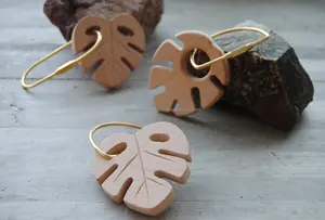 Porte-clés en bois de voyage festif en acier inoxydable fer PU plastique gravé au laser photo numérique pour les vacances et les événements - Product Image 2