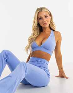 Conjunto de Yoga de 2 Piezas Azul Claro, Top Corto con Cuello en V Profundo, Leggings Largos de Cintura Alta, Sin Costuras, con Recortes, Spandex, Poliéster - Product Image 3