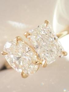 Anillo de Diamantes de Lujo de 4 Quilates en Forma Radiante y Ovalada, Anillo de Compromiso y Aniversario de Boda con Moissanita Toi Et Moi para Ella - Product Image 5