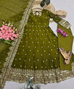 Salwar Kameez Dupatta en Soie Verte pour Femme, Tenue Traditionnelle de Mariage et de Fête, Coupe Ample, Longueur au Sol, Séchage Rapide, Style Indien et Pakistanais 85156 - Product Image 3