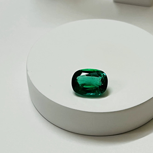 มรกตแซมเบียทรงคุชชั่น 4.3 กะรัต สีสวย ใสบริสุทธิ์ จาก Sadiya International - Product Image 1