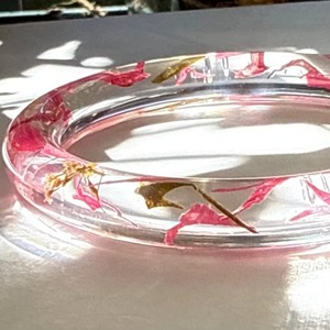 Brazalete de Resina Epoxi Esmaltada Hecho a Mano de Primera Calidad, Patrón Personalizado, Forma Personalizada, Joyería Coleccionable Artística, Artesanía para Regalo GCM-528 - Product Image 1