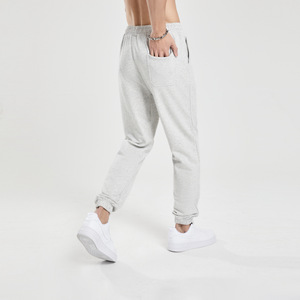 Pantalon de sport élastique pour homme avec logo personnalisé, idéal pour la course, l'entraînement et le jogging, coupe ample avec protection latérale. - Product Image 1