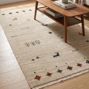 Alfombra de Lana Hecha a Mano con Diseño Tribal Beige y Motivos Nómadas, Alfombra Decorativa Hecha a Mano para Sala de Estar - Product Image 3