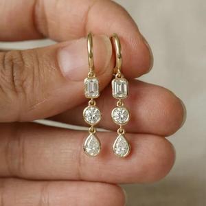 Pendientes de Aro con Diamantes de Corte Esmeralda Redondo y en Forma de Pera, Oro Sólido, Tres Piedras Colgantes, Joyería de Lujo para Novia y Regalo para Ella - Product Image 1