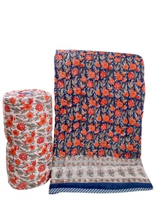 Colcha Jaipuri Reversible Hecha a Mano en India, con Estampado Floral Étnico, para Decoración del Hogar u Hotel, con Diseño Personalizado - Product Image 1