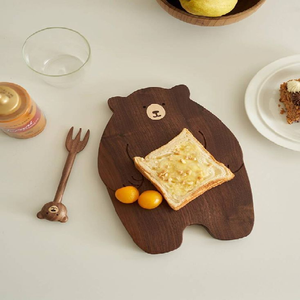 Adorable plateau en bois foncé en forme d'ours, ludique et charmant. Apporte une touche fantaisie aux services de petit-déjeuner, disponible au prix de gros. - Product Image 1