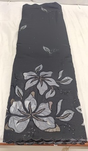 Tissu en coton mousseline pur à motifs floraux ajourés, doux et léger, idéal pour robes d'été, confectionné à la main, design floral ajouré en coton mousseline. - Product Image 5