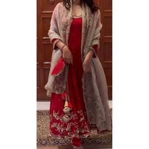 Nueva Colección de Diseños de Vestidos de Fiesta Versátiles con Estilo Étnico Fusionado, Listos para Usar, Conjunto de Lehenga y Saree - Product Image 5