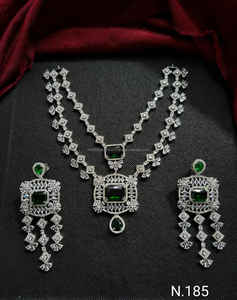 Collier de forme carrée en diamant américain double couche plaqué or avec boucles d'oreilles Parure de bijoux de mariage de luxe - Product Image 3