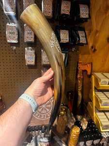 Cornes à boire en corne de buffle gravées à la main, écologiques et sur mesure, pour les magasins de fournitures vikings et les magasins de cidre, destinées à la revente - Product Image 4