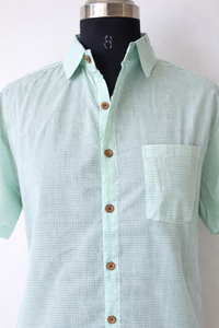 Camisa de algodón a rayas con estampado a mano |   Camisa Verde y Blanca con Botones |   Camisa Unisex Hecha a Mano por Artesanos |   Top de Moda Sostenible - Product Image 4