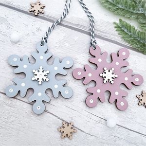 Adornos de Copo de Nieve de Madera de Nuevo Diseño, Decoraciones Navideñas de Madera Cortadas con Láser Ecológicas, Adornos Colgantes para Árboles Navideños al por Mayor - Product Image 1