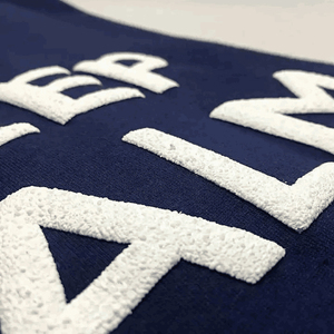 Ensemble de survêtement unisexe de maternité imprimé et brodé effet vieilli avec sweat à capuche et pantalon de jogging de haute qualité - Product Image 5