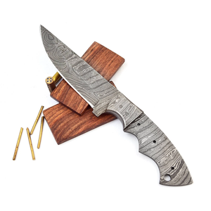 Kit DIY de fabrication de couteaux Damas - Lame vierge en acier Damas forgé à la main avec manche pleine longueur, étui en cuir et kit de broches en laiton - Vente en gros OEM - Product Image 4