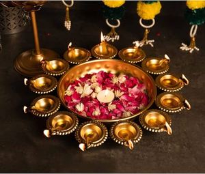 Cuenco Urli de diseñador para cuencos de flores flotantes para regalo de boda, decoración de fiesta de té, regalo de Diwali, cuencos de flores Urli con revestimiento dorado - Product Image 1