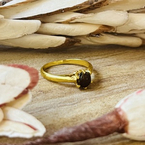 Bague en pierre de soleil au design tendance, bijoux solaires bohèmes, bagues minimalistes en laiton pour femmes, plaqué or 18 carats, fine bague céleste, vente en gros - Product Image 4
