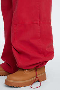 Pantalones Utilitarios Unisex OEM de Pierna Ancha con Cordón, Rojos Lavados, Estilo Casual Urbano, Proveedor de Pantalones para Hombre - Product Image 3